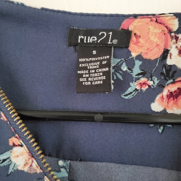 Small Rue 21 Blue Blouse with Roses - Picture 3 of 5